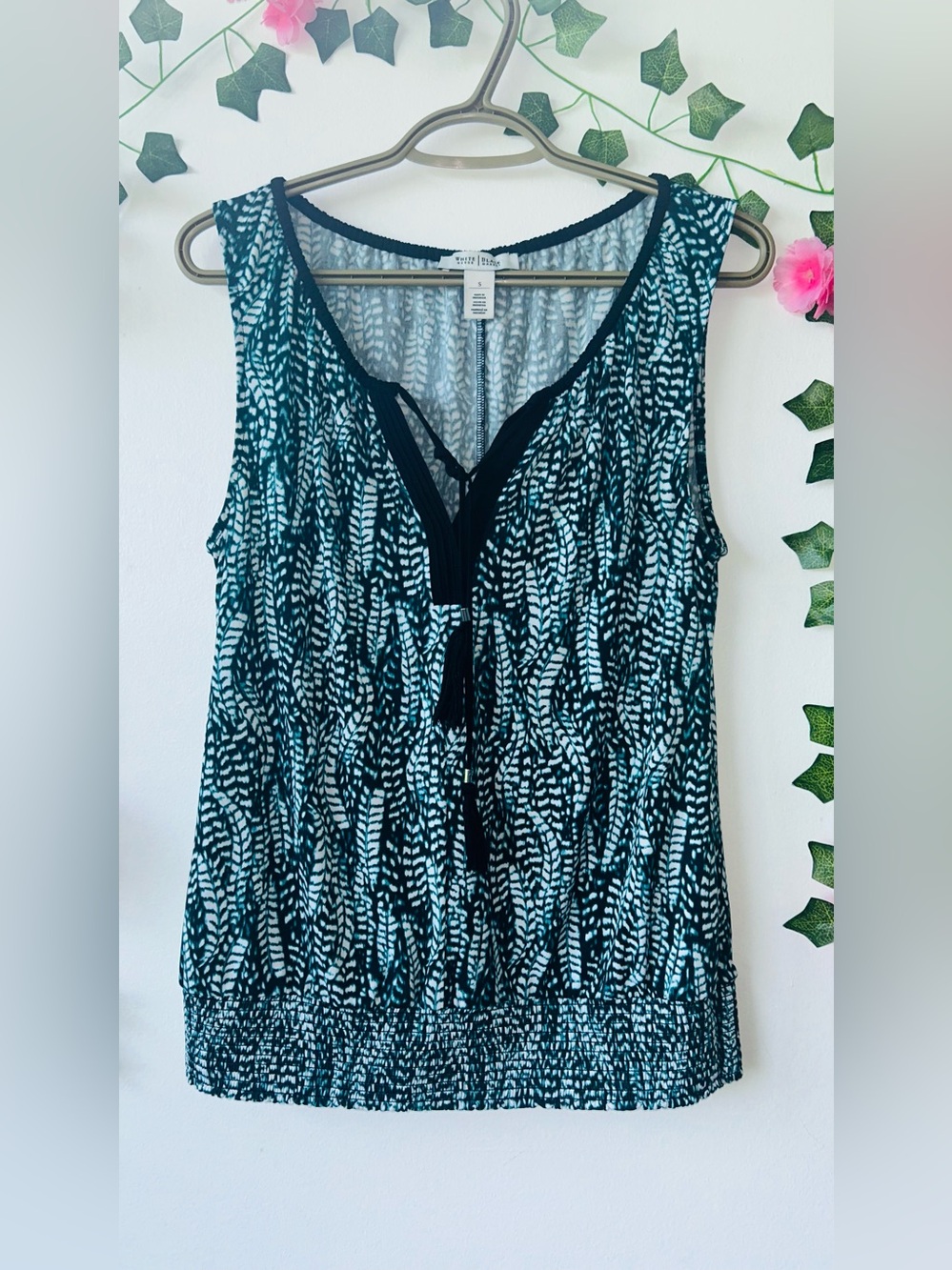 White House Black Market Teal Patterned Sleeveless V-Neck Top size S